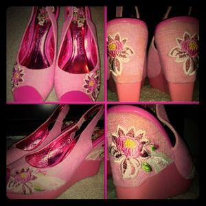 Size 9 open back wedges