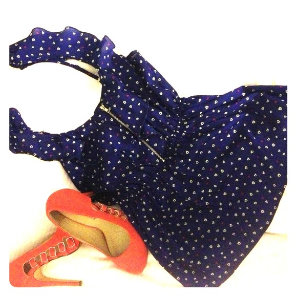 SOLD IN BUNDLE -- Sweet blue XXI heart top