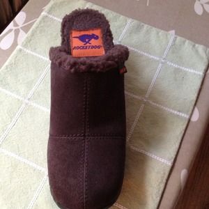 Very cozy clogs. Great for winter nights!