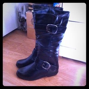 💢SOLD💢New Black buckled boots