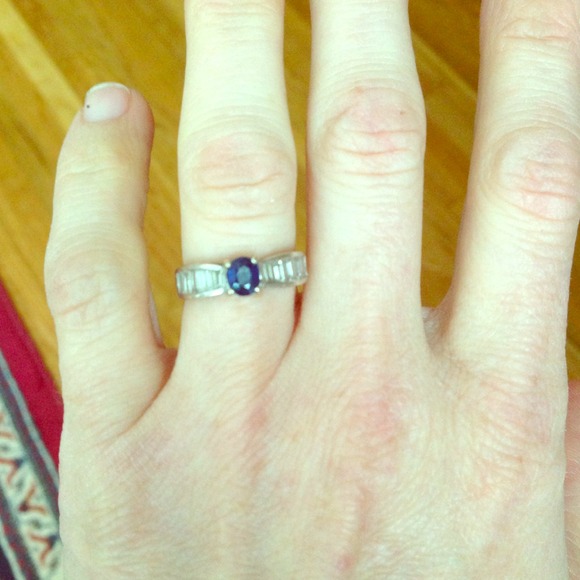 Beautiful sapphire and diamond white gold ring