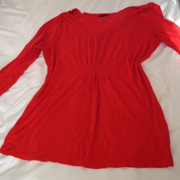 Really cute long sleeve red tee