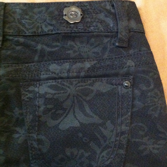 Skinny, NEW - Picture 3 of 4