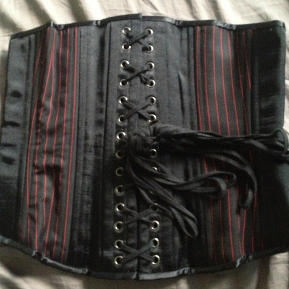 Corset - Picture 3 of 4