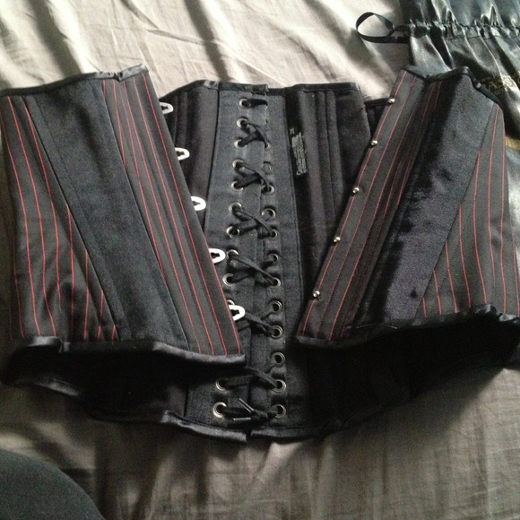 Corset - Picture 4 of 4