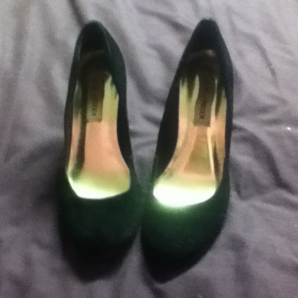 ❌RESERVED❌ Black Steve Madden suede pumps