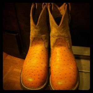 Size 10B Ariat Fatbaby  Cognac ostrich print boot