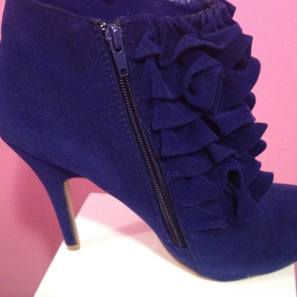 SOLD IN BUNDLE - Picture 2 of 4