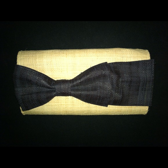 Mar Y Sol Bow Clutch.