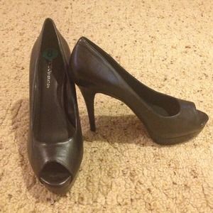 💥REDUCED💥 BCBG Peekaboo platform heels