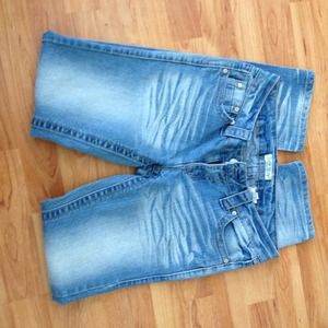 Great comfy pair of light wash skinny jeans!