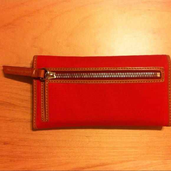 SOLD SOLD Dooney & Bourke wallet - Picture 3 of 5