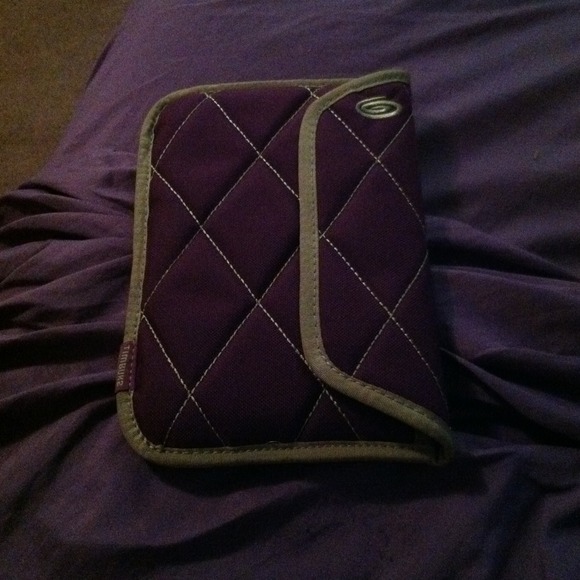 Black and white kindle...