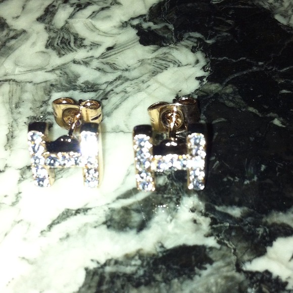 ⛔Sold⛔  H Earrings