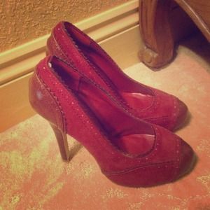 A pair of sexy red suede show in size 7m. Liliana