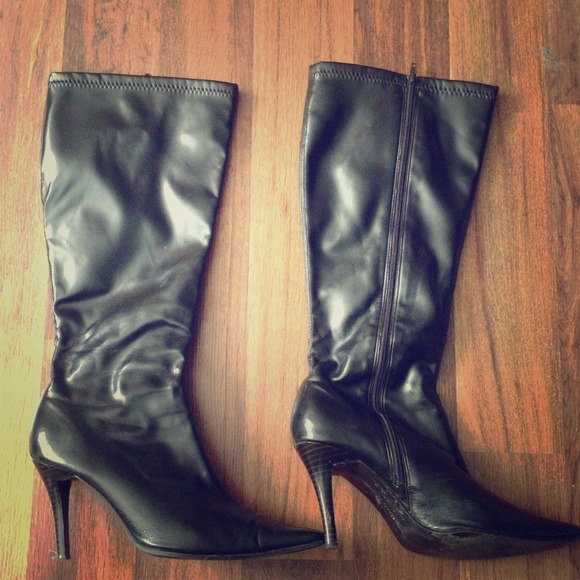Size 7.5 Yasmine boot.