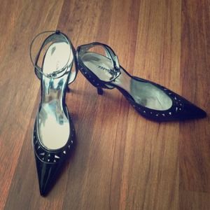 8.5 black dress heals