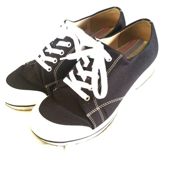 ⛔Sold⛔Dansko canvas clogs/sneaker style black