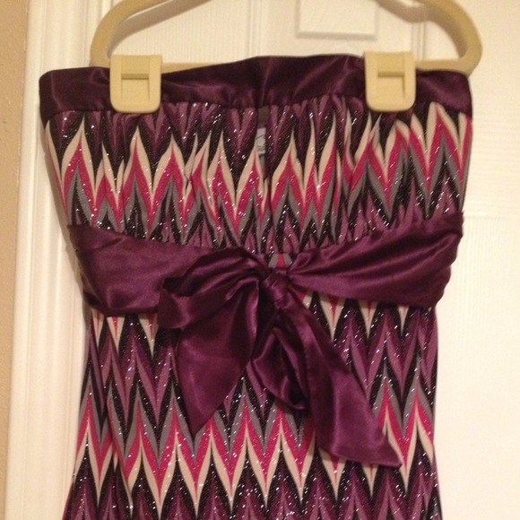 Zigzag Strapless Blouse
