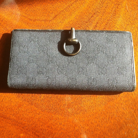 Gucci Handbags - Authentic Gucci Wallet for Women!