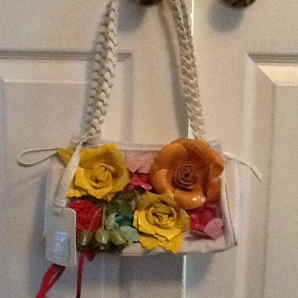Leather handbag with color leather flowers