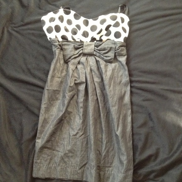 Cute grey dress with black and white!(: