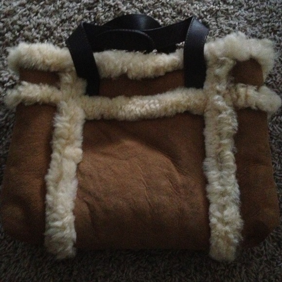 AUTHENTIC Ugg handbag !! - Picture 2 of 4