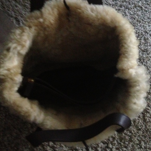 AUTHENTIC Ugg handbag !! - Picture 3 of 4