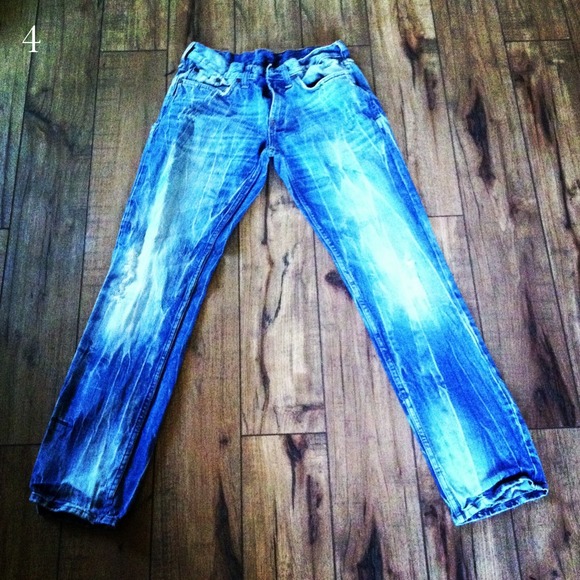 Men's distressed skinny jeans
