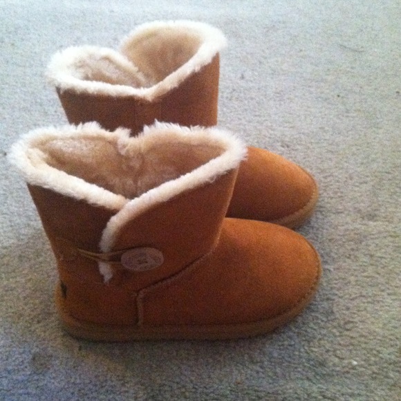 Ugg bailey button