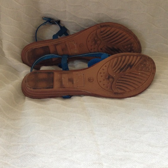 SOLD in bundle!!!  Flat floral sandals - Picture 2 of 2