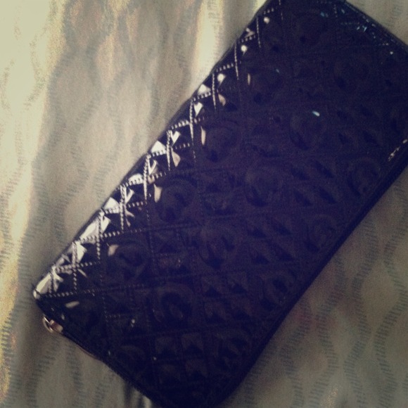 All black hearted shiny wallet