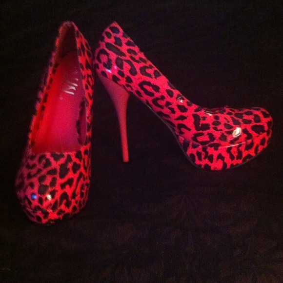 Dark pink cheetah pumps