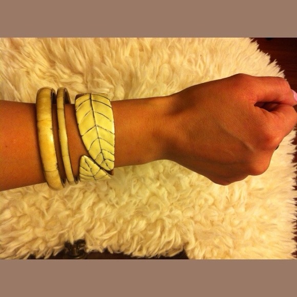 🔴SOLD🔴Fashion Bracelets - Picture 3 of 3