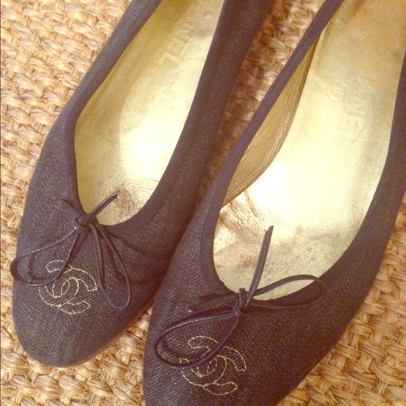 CHANEL denim ballet slippers