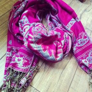 Adorable deep pink printed scarf!
