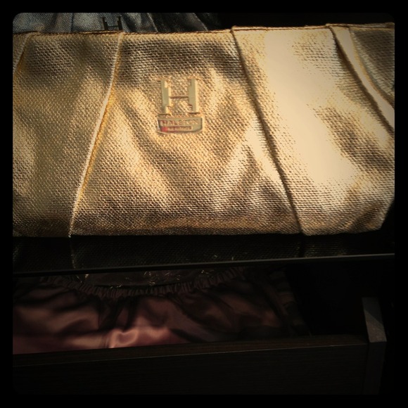 REDUCED‼️Halston Heritage gold clutch bag
