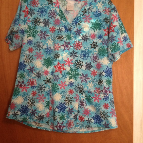 Snowflake scrub top