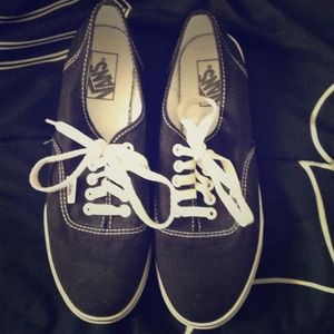 ~BRAND NEW~Vans lo-pro women's size 9