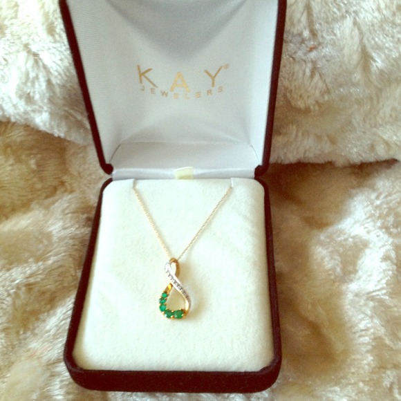 10k gold infinity necklace with emerald gems