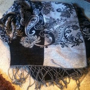 💥💥💥Beautiful silver and black wrap Like new