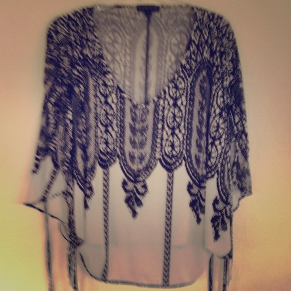 📍📍Sold📍📍Rampage size medium butterfly Slv top