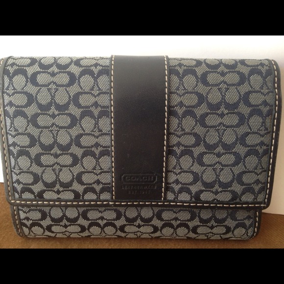 Small C's wallet Authentic