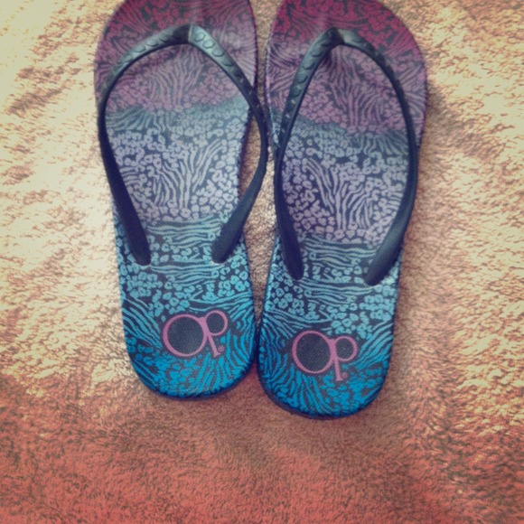 NWOT Rainbow Cheetah Print Flip Flops