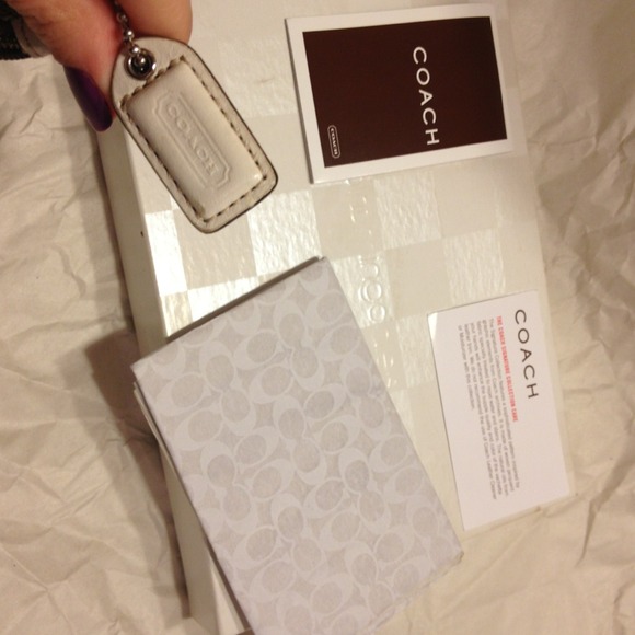 Coach Wristlet - Picture 3 of 3