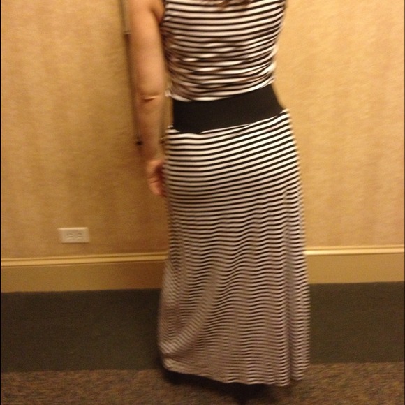 CLOSING SALE Kenneth Cole Striped Maxi-XS or S - Picture 2 of 4
