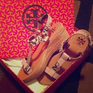 Legit Tory Burch wedge python print 6.5