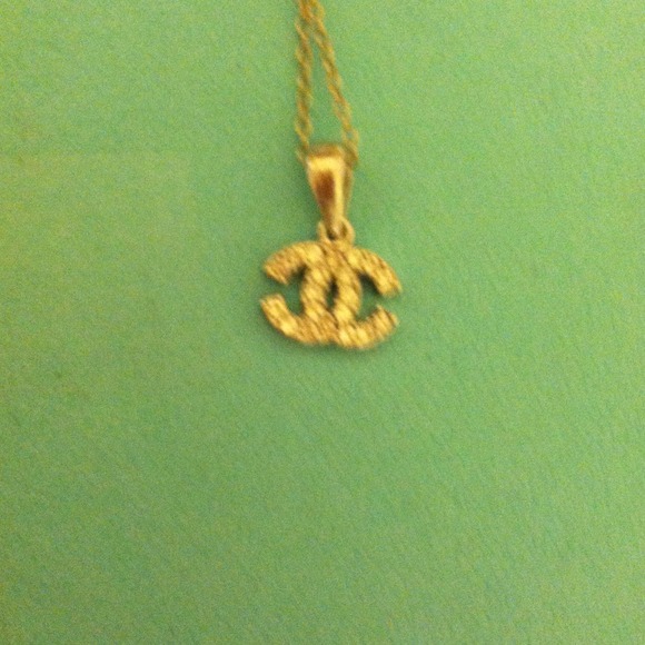 Small chanel charm necklace