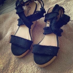 Super Cute Fringed Black and Tan Wedges Size 8
