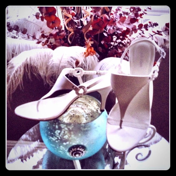 Calvin Klein Ivory Satin Rhinestone Sandals 8.5💎 - Picture 1 of 4